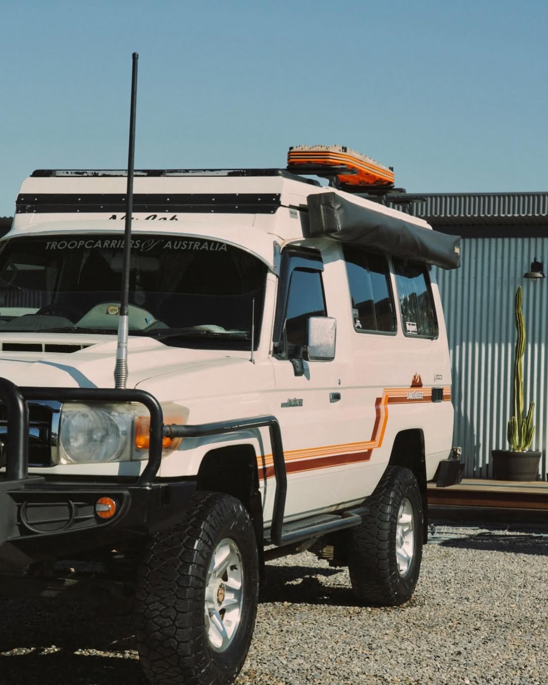 Classic Sill Vinyl Stripe Kit | For Volkswagen Amarok